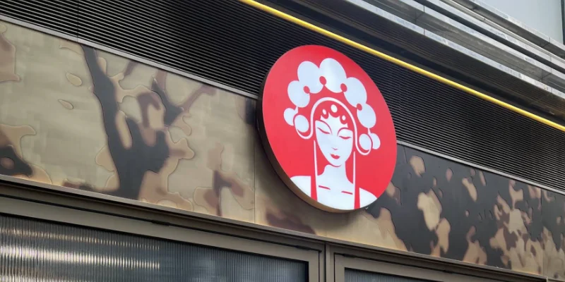 Logo Chagee: Bí mật đằng sau "Cô Gái Hí Kịch"